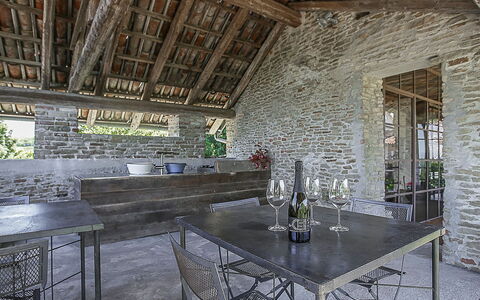 Borgo del Riondino: Table, Meubles, Chaise, Design Intérieur, Sol, Sol, Bois, Immobilier, Salle, Bâtiment