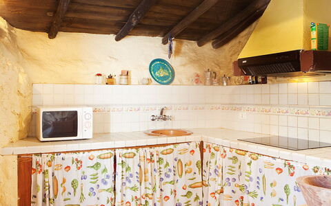 Pepa: Pièce, Propriété, Comptoir, Cuisine, Bâtiment, Meubles, Design Intérieur, Plafond, Maison, Cabinetry