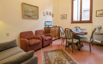 Florence 375: Pièce, Meubles, Propriété, Salon, Design Intérieur, Bâtiment, Immobilier, Maison, Sol, Table