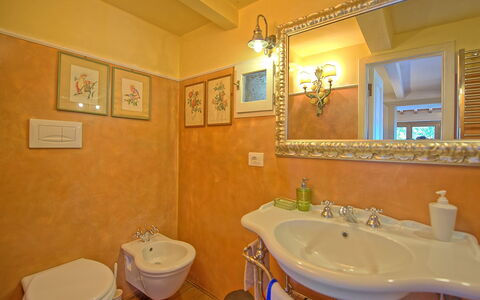 Gellino: Pièce, Salle De Bains, Propriété, Mur, Bâtiment, Design Intérieur, Immobilier, Luminaire Plomberie, Lavabo, Plâtre