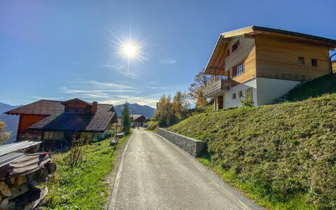 Börtji: Ciel, Plante, Propriété, Bâtiment, Maison, Pente, Montagnes, Paysage Naturel, Végétation, Lot Terre