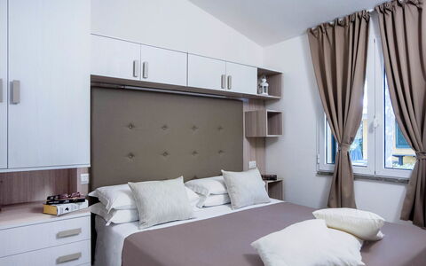 Castiglione della Pescaia 140: Chambre, Meubles, Lit, Pièce, Propriété, Design Intérieur, Drap De Lit, Cadre De Lit, Matelas, Rideau