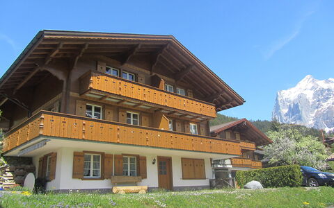 Stähli: Ciel, Plante, Fenêtre, Bâtiment, Montagne, Maison, Arbre, Bois, Chalet, Façade