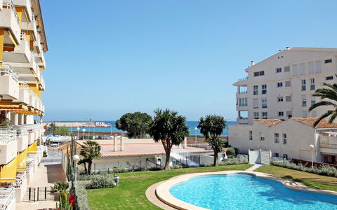 Altea 210: L'Eau, Ciel, Plante, Propriété, Bâtiment, Fenêtre, Bleu Azur, Arbre, Design Urbain, Plan D'Eau