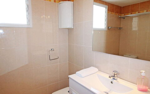 Altea 210: Salle De Bains, Pièce, Propriété, Lavabo, Tuile, Design Intérieur, Mur, Luminaire Plomberie, Robinet, Bâtiment