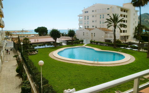 Altea 210: Piscine, Propriété, Herbe, Bâtiment, Immobilier, Appartement, Recours, Palmier, Loisir, Condominium