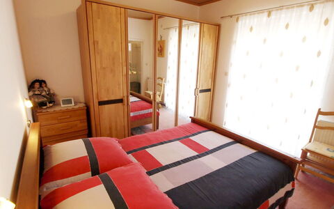 Novigrad (Zadar) 307: Chambre, Lit, Pièce, Meubles, Cadre De Lit, Propriété, Drap De Lit, Matelas, Design Intérieur, Bâtiment