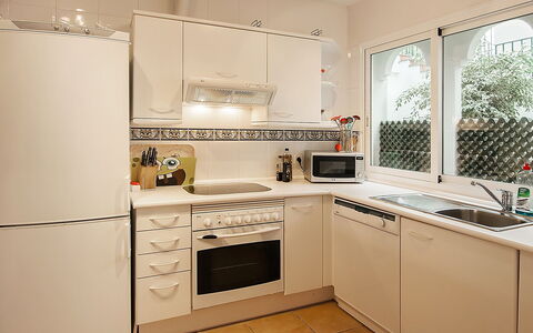 El Presidente: Pièce, Cabinetry, Cuisine, Propriété, Meubles, Comptoir, Principaux Appliance, Cuisinière, Design Intérieur, Bâtiment