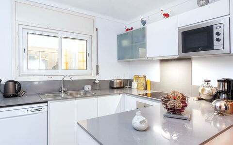 Isis: Comptoir, Propriété, Pièce, Cuisine, Meubles, Blanc, Design Intérieur, Cabinetry, Bâtiment, Maison