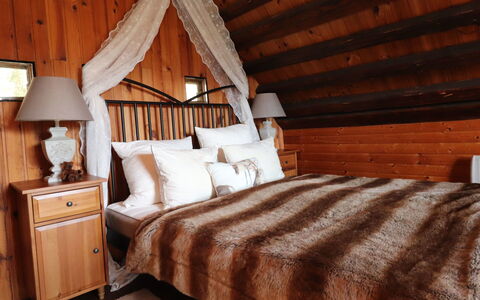 Reserl: Chambre, Lit, Meubles, Pièce, Propriété, Cadre De Lit, Literie, Drap De Lit, Design Intérieur, Grenier