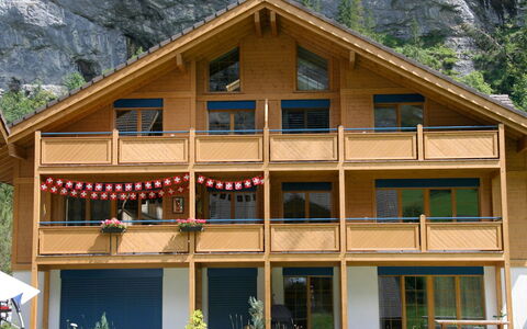 Staubbach: Maison, Propriété, Domicile, Bâtiment, Chalet, Immobilier, Cabane En Rondins, Toit, Siding, Architecture