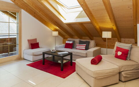 Staubbach: Design Intérieur, Meubles, Sol, Plafond, Sol, Pièce, Canapé, Salon, Grenier, Chaise
