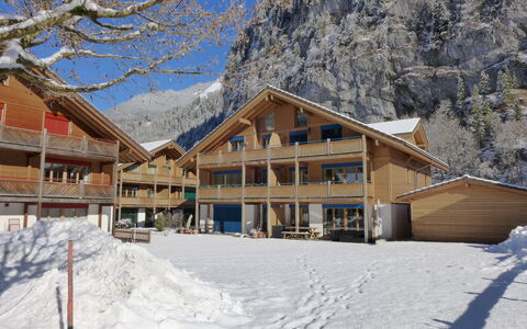 Staubbach: Neige, Ciel, Bâtiment, Montagne, Pente, Fenêtre, Maison, Arbre, Loisir, Chaîne De Montagnes