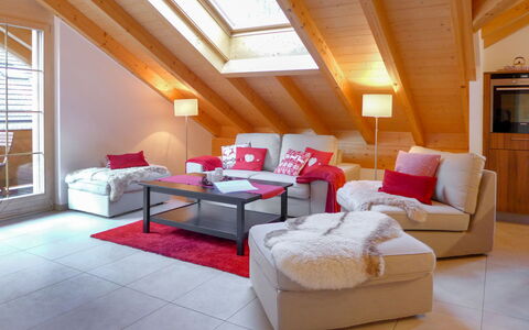 Staubbach: Meubles, Canapé, Confort, Oreiller, Fenêtre, Éclairage, Orange, Design Intérieur, Bois, Bâtiment