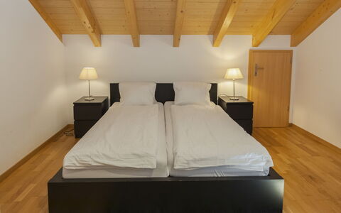 Staubbach: Meubles, Lit, Design Intérieur, Chambre, Sol, Bois, Sol, Plafond, Drap De Lit, Parquet