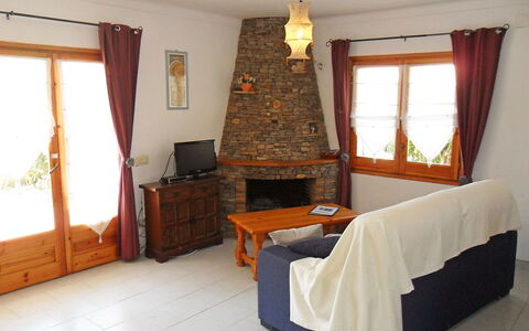 Josiane: Pièce, Meubles, Propriété, Sol, Design Intérieur, Bâtiment, Salon, Mur, Immobilier, Dur