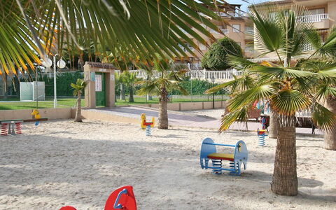Residencial El Pinar: Palmier, Arbre, Arecales, Vacances, Elaeis, Suppression Des Plantes Ligneuses, Plante, Recours, Plage, Loisir