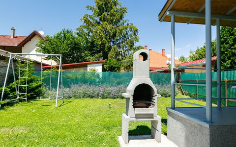 Bercsényi: Ciel, Plante, Arbre, Lot Terre, Ombre, Herbe, Loisir, Immobilier, Zone Rurale, Paysage