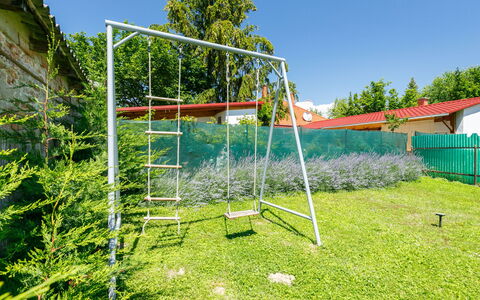 Bercsényi: Ciel, Plante, Vert, Arbre, Lot Terre, Ombre, Herbe, Pente, Espace Public, Loisir