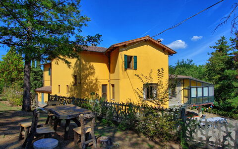 Villa Lorenzo: Propriété, Maison, Domicile, Immobilier, Jaune, Bâtiment, Ciel, Architecture, Arbre, Zone Résidentielle