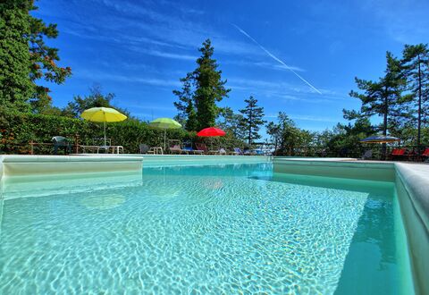 Villa Lorenzo: Piscine, Propriété, Loisir, Immobilier, Maison, L'Eau, Bâtiment, Vacances, Biens, Villa