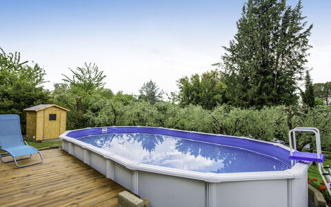Il Fienile del Colle: Piscine, Propriété, Jacuzzi, Jacuzzi, Immobilier, Loisir, Arbre, Machine De Natation, Maison, Arrière-Cour