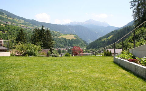 Urgbach Apart: Nuage, Plante, Ciel, Propriété, Montagne, Paysage Naturel, Arbre, Lot Terre, Herbe, Bâtiment