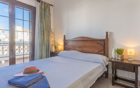 Porto Fino: Meubles, Propriété, Confort, Bâtiment, Bois, Textile, Éclairage, Design Intérieur, Cadre De Lit, Ombre