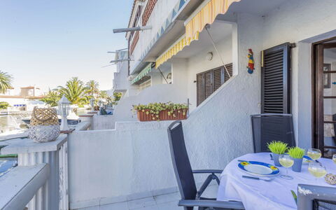 Porto Fino: Bâtiment, Jour, Propriété, Ciel, Pot De Fleur, Meubles, Table, Plante, Blanc, Bleu Azur