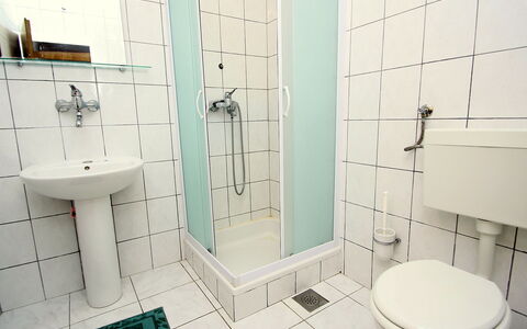 Repak: Salle De Bains, Propriété, Pièce, Tuile, Luminaire Plomberie, Architecture, Design Intérieur, Sol, Maison, Immobilier