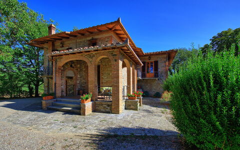 Casale Ambra: Propriété, Domicile, Maison, Bâtiment, Immobilier, Biens, Ciel, Architecture, Arbre, Botanique