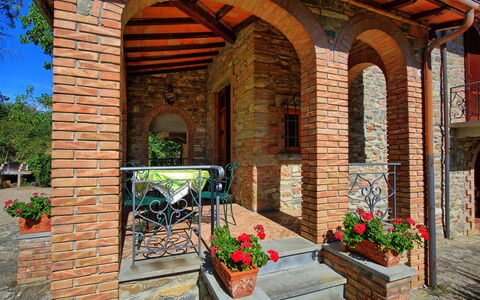 Casale Ambra: Propriété, Bâtiment, Cambre, Immobilier, Maison, Domicile, Architecture, Brique, Porche, Brickwork