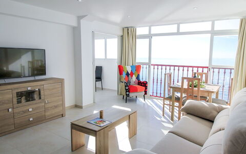 Las Damas: Salon, Pièce, Propriété, Meubles, Design Intérieur, Bâtiment, Maison, Domicile, Table, Immobilier