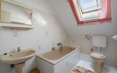 Casablanca 2 360.2: Miroir, Luminaire Plomberie, Robinet, Évier, Lavabo, Propriété, Salle De Bains, Violet, Design Intérieur, Architecture