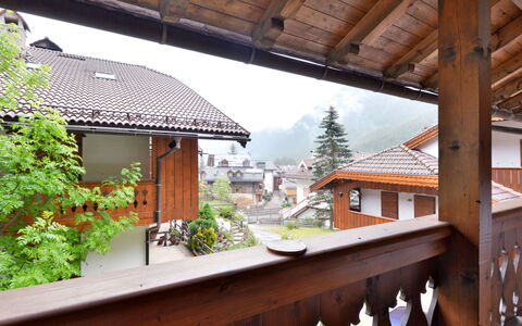 Villaggio Ladino: Plante, Bâtiment, Ciel, Bois, Arbre, Chalet, Immobilier, Eco Hôtel, Toit, Ombre