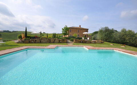 Villa Gaeta: Piscine, Propriété, Immobilier, Maison, L'Eau, Villa, Bâtiment, Loisir, Biens, Herbe