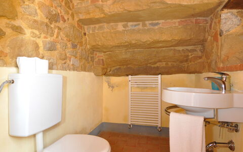 Villa Gaeta: Pièce, Propriété, Salle De Bains, Siège De Toilette, Toilette, Sol, Bidet, Luminaire Plomberie, Mur, Design Intérieur