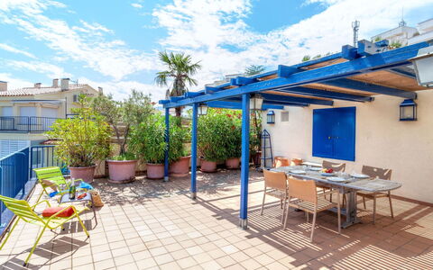 L'Olivar Ii: Nuage, Ciel, Table, Meubles, Plante, Pot De Fleur, Bleu, Chaise, Bleu Azur, Plante D'Appartement