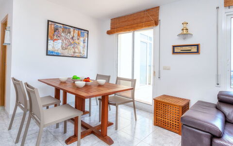 L'Olivar Ii: Table, Meubles, Cadre, Bâtiment, Bois, Design Intérieur, Canapé, Sol, Chaise, Maison