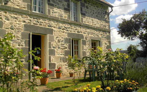 O'Petit Bonheur: Maison, Propriété, Domicile, Bâtiment, Chalet, Jaune, Immobilier, Fenêtre, Quartier, Zone Résidentielle