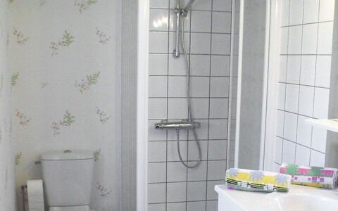 O'Petit Bonheur: Salle De Bains, Pièce, Propriété, Tuile, Mur, Rideau, Design Intérieur, Accessoire Salle De Bain, Luminaire Plomberie, Matériel De La Propriété