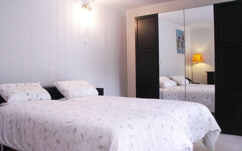 Haider: Chambre, Meubles, Lit, Pièce, Drap De Lit, Propriété, Cadre De Lit, Matelas, Literie, Design Intérieur