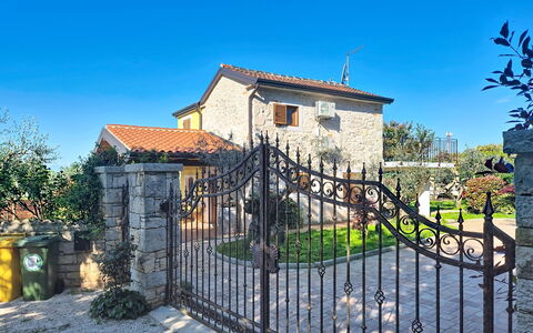 Marinko: Porte, Le Fer, Métal, Allée, Jardin, Clôture, Biens, Aménagement Paysager, Mur De Pierre, Accueil Escrime