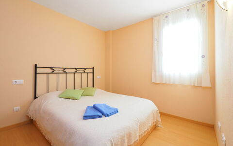 Royal Marine: Chambre, Lit, Pièce, Meubles, Propriété, Drap De Lit, Cadre De Lit, Design Intérieur, Literie, Mur