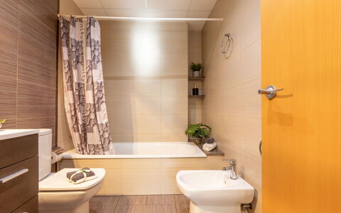 Gaviota 1: Luminaire Plomberie, Robinet, Propriété, Évier, Lavabo, Salle De Bains, Violet, Bâtiment, Design Intérieur, Sol