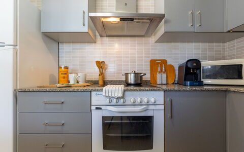 Gaviota 1: Cabinetry, Comptoir, Propriété, Bâtiment, Cuisine, Cuisinière, Design Intérieur, Tiroir, Évier, Appareil De Cuisine