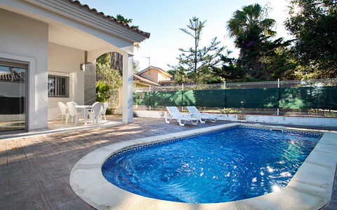 Gaviota 3: Piscine, Propriété, Domicile, Zone Résidentielle, Maison, Immobilier, Ciel, Arrière-Cour, Bâtiment, Architecture