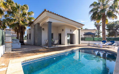 Gaviota 4: L'Eau, Ciel, Plante, Propriété, Jour, Bâtiment, Bleu Azur, Arbre, Piscine, Plan D'Eau