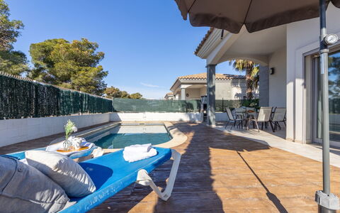 Gaviota 4: Propriété, Ciel, Bâtiment, Bleu Azur, Ombre, Arbre, Loisir, Bois, Mobilier De Jardin, Immobilier