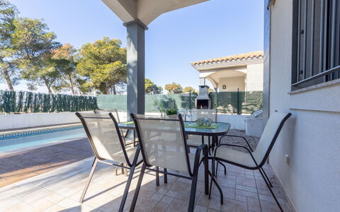 Gaviota 5: Meubles, Propriété, Ciel, Plante, Table, Chaise, Bâtiment, Ombre, Bleu Azur, Design Intérieur